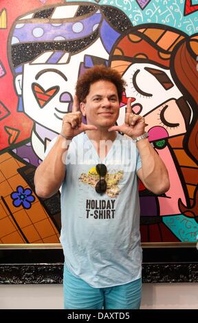 Hambourg, Allemagne. 20 juillet, 2013. Pop art brésilien Romero Britto, artiste pose à l'extérieur de la Galerie Mensing à Hambourg, Allemagne, 20 juillet 2013. Photo : MARKUS SCHOLZ/dpa/Alamy Live News Banque D'Images