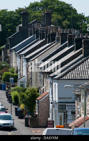 Victorian maisons en terrasse sur une colline escarpée, à Norwich, Norfolk, Angleterre Banque D'Images