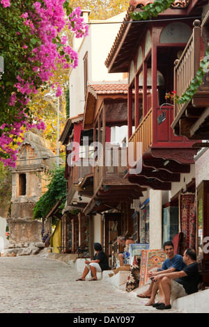 Asien, Türkei, Provinz, Kas, die schmale Gasse mit griechischen Häusern ist die Haupteinkaufsstrasse für Touristen. Banque D'Images