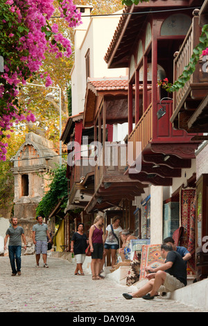 Asien, Türkei, Provinz, Kas, die schmale Gasse mit griechischen Häusern ist die Haupteinkaufsstrasse für Touristen. Banque D'Images