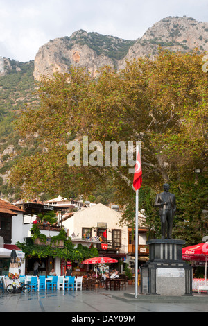 Asien, Türkei, Provinz, Kas, Lokale am Hauptplatz beim alten Hafen Banque D'Images