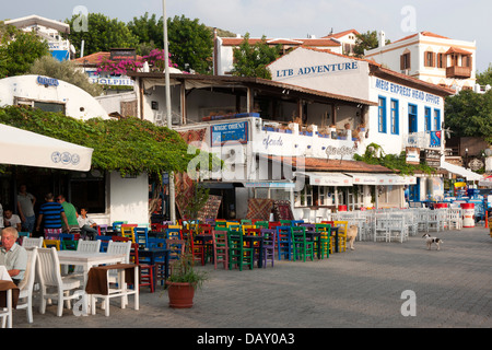 Asien, Türkei, Provinz, Kas, Lokale am Alten Hafen Banque D'Images