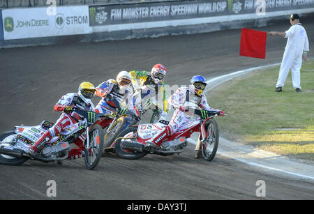 Finale de la Coupe du Monde de Speedway finale équipes à Prague, République tchèque, le 20 juillet 2013. De gauche à droite : Niels Kristian Iversen du Danemark, de la République tchèque, Vaclav Milik, Cameron Woodward de l'Australie et Maciej Janowski de Pologne. (Photo/CTK Michal Krumphanzl) Banque D'Images