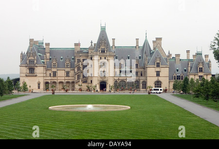 Vue extérieure de Biltmore Estate, construit par George Vanderbilt près de Asheville, Caroline du Nord, États-Unis d'Amérique Banque D'Images