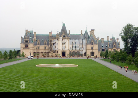 Vue extérieure de Biltmore Estate, construit par George Vanderbilt près de Asheville, Caroline du Nord, États-Unis d'Amérique Banque D'Images