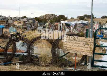 Petit village / la zone osseuse exposition artistique construit par Tammy Lange, Madrid, New Mexico, United States of America Banque D'Images