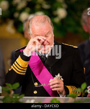 Le Roi Albert II de Belgique en photo lors de la signature du traité de l'abdication au Palais Royal (Koninklijk Paleis - Palais Royal) à Bruxelles, sur la fête nationale belge Dimanche 21 juillet 2013. Aujourd'hui le Roi Albert II abdique le trône en faveur de son fils le Prince Philippe. Photo : Patrick van Katwijk/ Crédit : afp photo alliance/Alamy Live News Banque D'Images