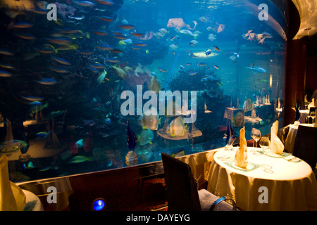 Le Al Mahara (aquarium) Restaurant, Burj al-Arab, Dubaï, Émirats Arabes Unis Banque D'Images