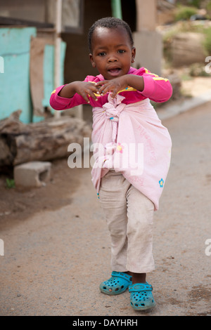 Fille, Imizamo Yethu township, Hout Bay, Cape Town, Afrique du Sud Banque D'Images