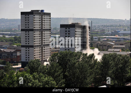 Glasgow, Royaume-Uni. 21 juillet, 2013. 170 et 200 Sandiefield Road, Glasgow, Gorbals détruit par explosion contrôlée Crédit : Tony Clerkson/Alamy Live News Banque D'Images