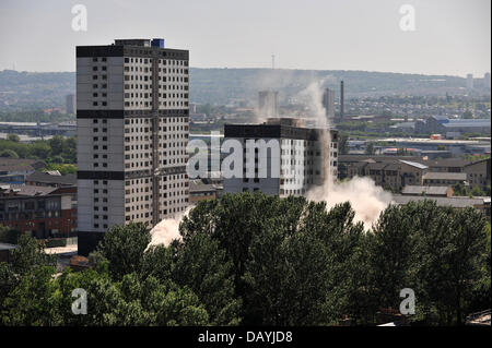 Glasgow, Royaume-Uni. 21 juillet, 2013. 170 et 200 Sandiefield Road, Glasgow, Gorbals détruit par explosion contrôlée Crédit : Tony Clerkson/Alamy Live News Banque D'Images