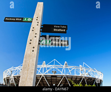 Vue sur le stade olympique, le stade de l'hôte pour l'été 2012 Jeux Olympiques et Paralympiques, situé dans le Parc olympique de Stratford, Banque D'Images