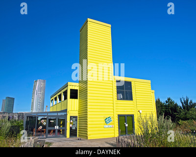 Le Tube View cafe dans le parc olympique, Stratford, East London, Angleterre, Royaume-Uni Banque D'Images