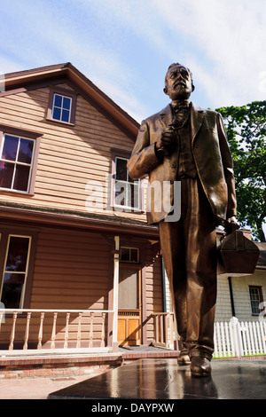 Helmcken House et statue de dr. John Sebastian Helmcken. victoria, British Columbia, canada. Banque D'Images