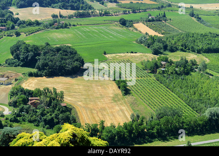 Vue aérienne de terres agricoles italiennes à Dozza près de Bologne Italie Banque D'Images