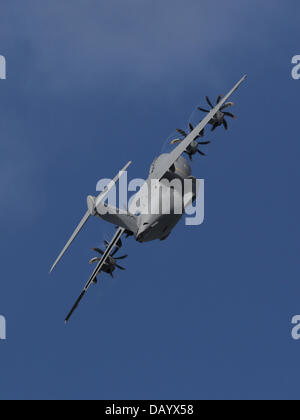 Fairford, UK. 20 juillet, 2013. A400M d'Airbus Military Transport Aircraft Atlas qui doit prochainement faire son entrée en service avec la RAF flying au Royal International Air Tattoo Banque D'Images