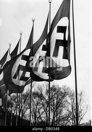 National-socialisme / nazisme, 1933 - 1945, emblèmes, drapeaux de la croix gammée sur les lieux de rassemblement du parti nazi à Nuremberg, années 1930, droits additionnels-Clearences-non disponible Banque D'Images