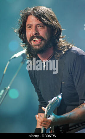 Dave Grohl des Foo Fighters' 'La prestation au concert Live Earth à Wembley Stadium à Londres, Royaume-Uni, le 07 juillet 2007. À l'concerts Live Earth, visant à faire la promotion du changement climatique, l'alltogether 150 artistes effectuées dans neuf villes, dont Sydney, Tokyo et Washington, pendant plus de 24 heures. Foto : Hubert Boesl Banque D'Images