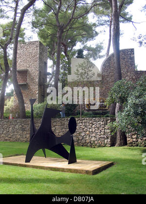 La photo montre une sculpture au Musée d'art moderne' 'Fondation Maeght à Saint-Paul de Vence près de Nice, France, 14 septembre 2006. Le couple Marguerite et Aimé Maeght avait créé la fondation en 1964, afin d'afficher des parties de leur art collection. En collaboration avec des artistes de renom, tels que Joan Miro, Georges Braque et Henri Matisse, l'architecte Catalan Josep Lluis Banque D'Images
