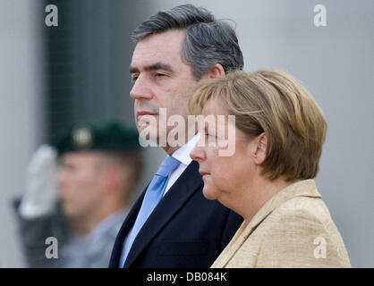 La chancelière allemande Angela Merkel reçoit le Premier ministre britannique Gordon Brown lors de sa première visite à Berlin, le 16 juillet 2007. Photo : Grimm par les pairs Banque D'Images