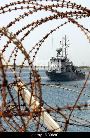 La marine allemande 'bateau' Ensdorf est lié l'extérieur du port de Limassol, Chypre, 30 mai 2007. La marine allemande troupes déployées dans le groupe mission FINUL Maritime Task Force" patrouillent les côtes libanaises pour empêcher les milices du Hezbollah à partir de la contrebande d'armes. Photo : Matthias Schrader Banque D'Images