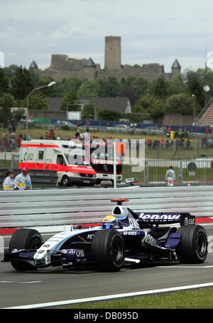 L'allemand pilote de Formule 1 Nico Rosberg Williams F1 vole pour démarrer/terminer au cours de la pratique 2 au Nurburgring, Allemagne, 20 juillet 2007. Raikkonen a établi le meilleur temps dans la séance de la Formule 1 Grand Prix 2007 de l'Europe, c'est tenue le 22 juillet. Photo : Gero Breloer Banque D'Images