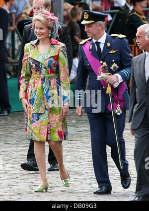 La Princesse Mathilde de Belgique (L) et son mari, le Prince Philippe de Belgique, arrivée au palais royal de Bruxelles, Belgique, 21 juillet 2007. La famille royale belge célèbre la fête nationale. Photo : Albert Nieboer (Pays-Bas) Banque D'Images