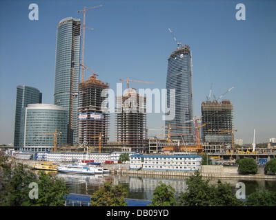 La photo montre le plus grand site de construction, 'Moscow City' avec de nombreuses habitations dans la région de Moscou, Russie, juillet 2007. Le noyau de la nouvelle est le 'Federazija' high rise (2-R) dessiné par archtiects chweger allemand "und Tchoban'. Coûts : 390 millions d'euros, hauteur : 340m. Il sera le plus élevé d'Europe immeuble de bureaux. La population de Moscou ne cesse d'augmenter à partir de la en ce moment 1 Banque D'Images