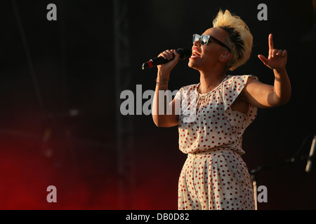 Emile Sande effectue le jour 2 de l'application Yahoo ! Festival 2013 sans fil au Queen Elizabeth Olympic Park le 13 juillet 2013 Banque D'Images