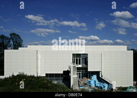 Vue sur le musée de l'Arp de Remagen, Allemagne, 13 août 2007. L'alltogether 90 expositions de le musée sera affichée à partir du 28 septembre dans les 33 millions d'euros nouveau bâtiment conçu par l'architecte américain Richard Meier. Après trois années de construction, la chancelière allemande Angela Merkel et le premier ministre Rhénanie-palatinat Kurt Beck, inaugurera le nouveau bâtiment. Photo : Feli Banque D'Images