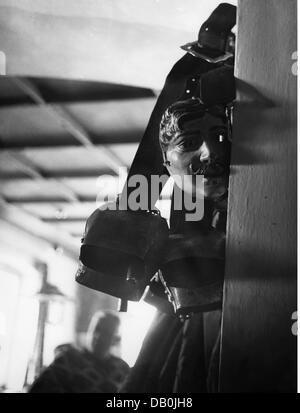 Festivités, carnaval à Partenkirchen, 'faire la cloches' à Mittenwald, masque en bois et cloches de vache, Mittenwald, 1936, droits additionnels-Clearences-non disponible Banque D'Images