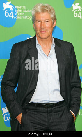 L'acteur Richard Gere nous pose pour photos arrivant pour la première de "la partie de chasse' lors de la 64e Festival International du Film de Venise à Venise, Italie, 03 septembre 2007. Photo : Hubert Boesl Banque D'Images