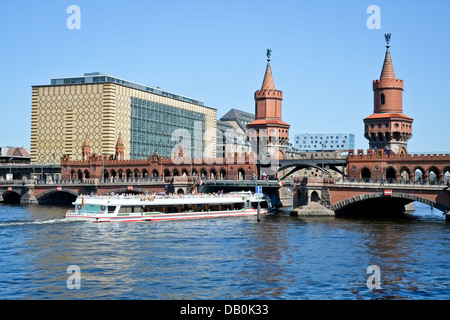 - Oberbaumbridge Oberbaumbruecke, Kreuzberg à Berlin Banque D'Images