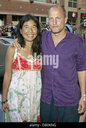 L'acteur Woody Harrelson et sa femme Laura Louie arrivent à la première du film "bataille à Seattle" au Festival International du Film à Toronto, Canada, 08 septembre 2007. Photo : Hubert Boesl Banque D'Images