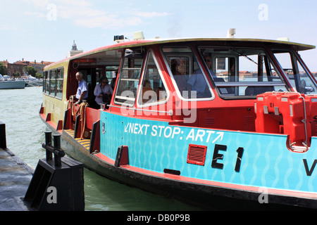 Le Vaporetto dell'Arte - bateaux Banque D'Images