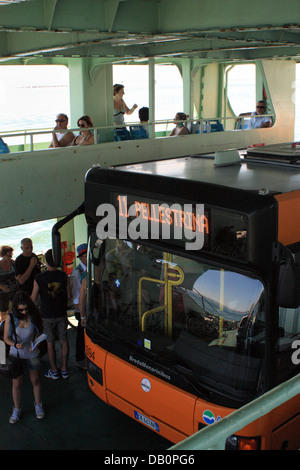 Ferry de l'île de Pellestrina de Lido Banque D'Images