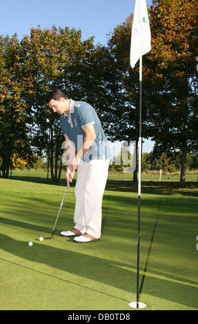 Champion de boxe Vladimir Klitschko est représenté en jouant au golf sur le parcours de golf Schloss Egmating Boris Becker au Trophée de Golf de l'Oktoberfest à l'appui de la fondation Cleven Becker, Munich, Allemagne, 23 septembre 2007. La moitié de cette année, le produit de 100 000 euros sera versée pour le projet 'fit for future" qui est une initiative de lutte contre l'obésité des enfants et des jeunes. L Banque D'Images