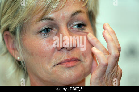 L'entraîneur-chef de l'Allemagne Silvia Neid photographié au cours d'une conférence de presse à Tianjin, Chine, 25 septembre 2007. L'Allemagne est confrontée à la Norvège en 2007 la Coupe du Monde féminine de la demi-finale, le 26 septembre. Photo : Carmen Jaspersen Banque D'Images