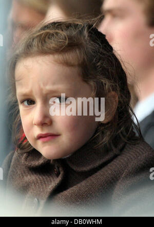 La Princesse Laetitia Maria, fille cadette de la Princesse Astrid de Belgique et le Prince Lorenz de Belgique, montres l'assermentation de son frère aîné, le Prince Amedeo de Belgique à Bruxelles, Belgique, 27 septembre 2007. Le Prince Amedeo a prêté serment à l'Armée de la Belgique est officier de réserve. Photo : Albert Niboer (Pays-Bas) Banque D'Images