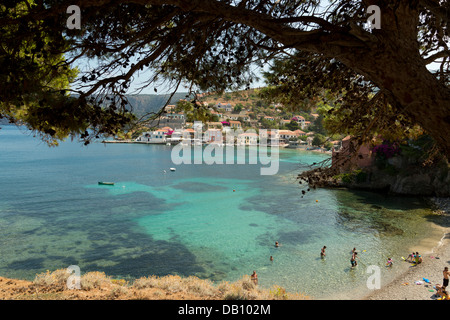 Village d'Assos sur l'île Ionienne de Kefalonia, Grèce Banque D'Images