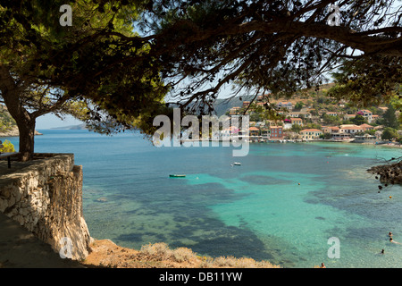 Village d'Assos sur l'île Ionienne de Kefalonia, Grèce Banque D'Images