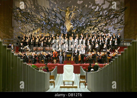 L'Orchestre symphonique de la radiodiffusion bavaroise en photo pendant la répétition générale dans la salle des audiences du Vatican, État de la Cité du Vatican, 27 octobre 2007. Le concert de l'Orchestre symphonique de la radiodiffusion bavaroise plus tard le eveining est également assisté par le souverain pontife. Le concert avec 9e Symphonie de Beethoven ?s et - sur la demande du Pape ?s - le motet ?Tu es Petrus ? En plus pâle Banque D'Images