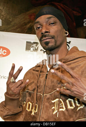 Le rappeur américain Snoop Dogg pose lors d'une conférence de presse de les MTV Europe Music Awards 2007 à l'hôtel de ville de Munich, Allemagne, 31 octobre 2007. Snoop Dogg sera l'hôte de l'émission qui aura lieu le 01 novembre à la Halle olympique de Munich. Photo : HUBERT BOESL Banque D'Images