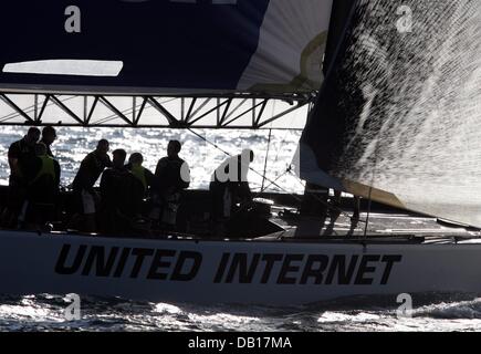 Le nouveau GER 91 yacht de l'America's Cup l'équipe de l'équipe de l'Allemagne est représentée à l'étranger Valence, Espagne, le 13 novembre 2007. Jochen Schuemann, directeur sportif international a présenté le nouveau 20-men-équipe pour le 33. America's Cup en 2009. Photo : Federico Gambarini Banque D'Images