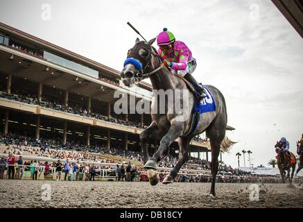 Del Mar, Californie, USA. 22 juillet, 2013. Lune de Printemps avec Martin Garcia jusqu'brise son maiden à Del Mar Race Course à Del Mar, CA le 21 juillet 2013. Crédit : Alex Evers/Eclipse/ZUMAPRESS.com/Alamy Live News Banque D'Images