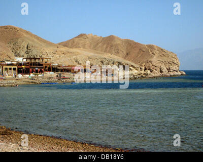 La photo montre le 137-mètres de profondeur "Trou Bleu" de la Mer Rouge près de Dahab, Egypte, 07 novembre 2007. Des plongeurs sont morts à ce spot de plongée au fil des ans. Photo : Stephan Jansen Banque D'Images