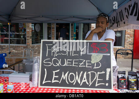 Stand de limonade au festival Sun and Salsa dans le quartier de Kensington à Calgary Banque D'Images