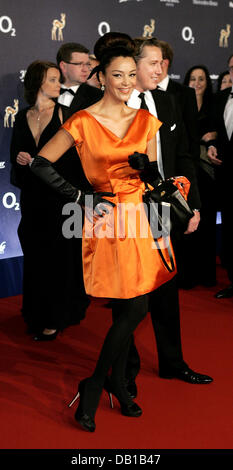 Icône commerciale allemande Verona Pooth pose sur le tapis rouge en arrivant pour la 59e cérémonie annuelle de remise des prix Bambi à Duesseldorf, Allemagne, 29 novembre 2007. Photo : Joerg Carstensen Banque D'Images