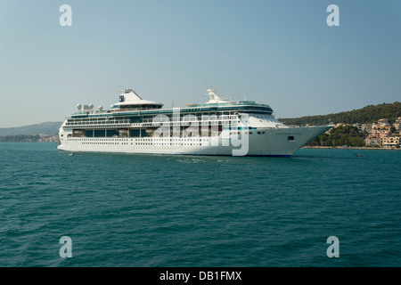 Bateau de croisière 'Splendour de la mer" à l'ancre Banque D'Images