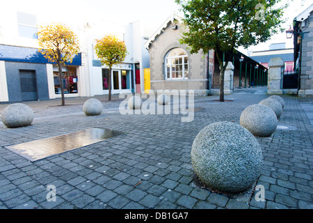 L'arbre de la liberté dans l'arène, près de la Statue de Pikeman en mémoire de la rébellion de 1798 à Wexford, Irlande Banque D'Images